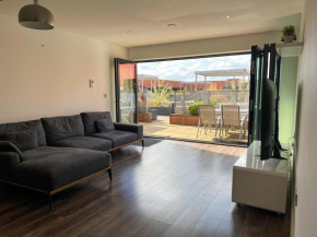 Luxury JQ Sky Garden - Free Parking